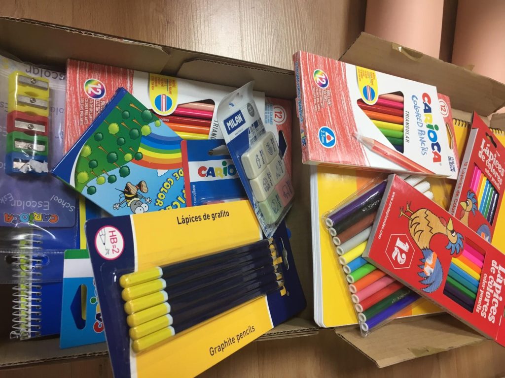 Urbas Fuenlabrada sigue con su campaña de de juguetes y material escolar a de entradas para el partido ante el Tenerife - alcabodelacalle