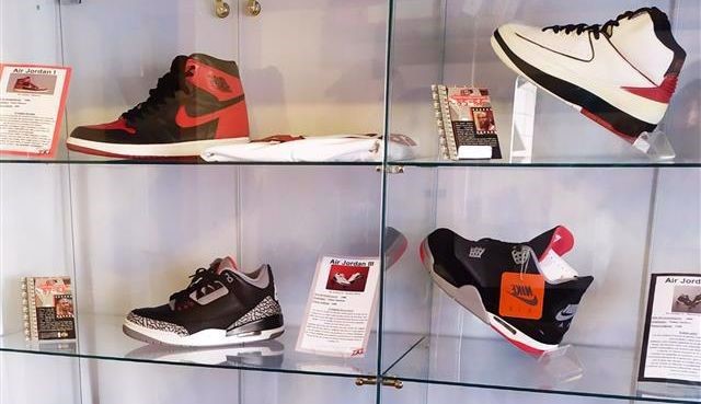Las míticas zapatillas de Michael Jordan se exhiben en Fuenlabrada -