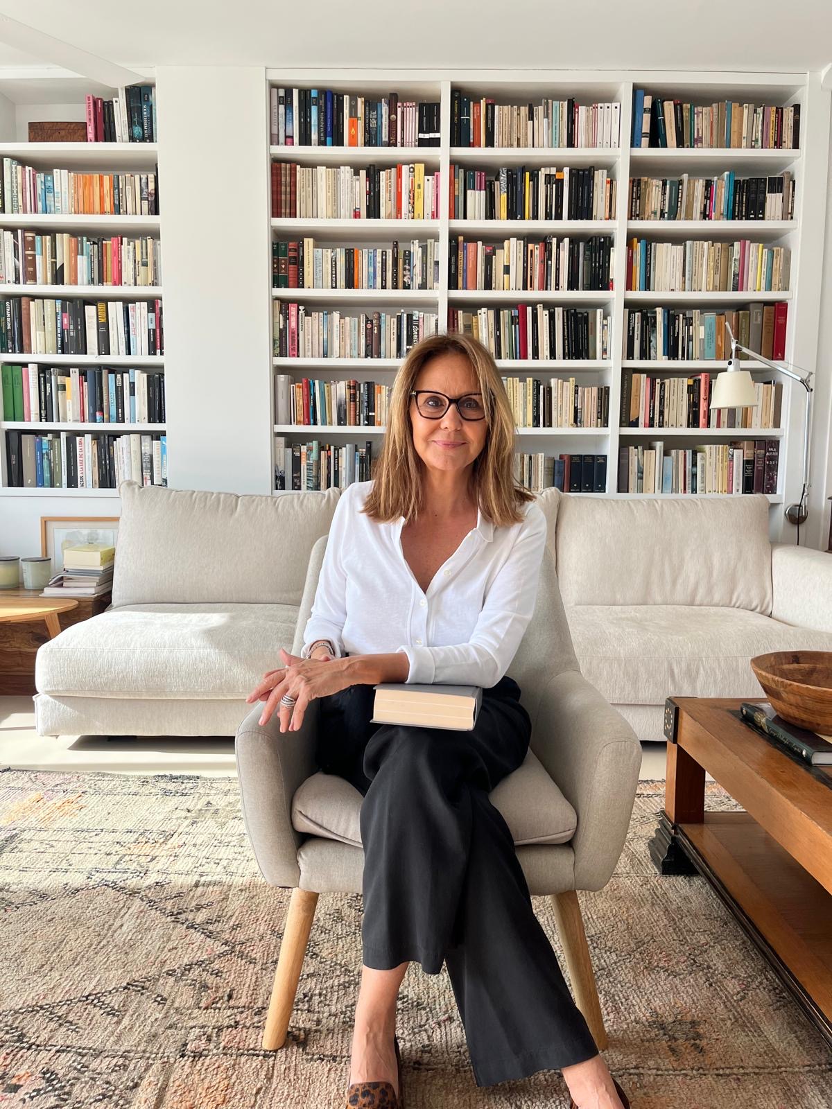María Dueñas acaba de publicar 'Por si un día volvemos'; de ello nos habla durante la entrevista